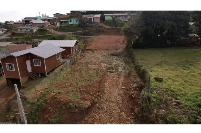 Terreno à Venda no Bairro Caroba