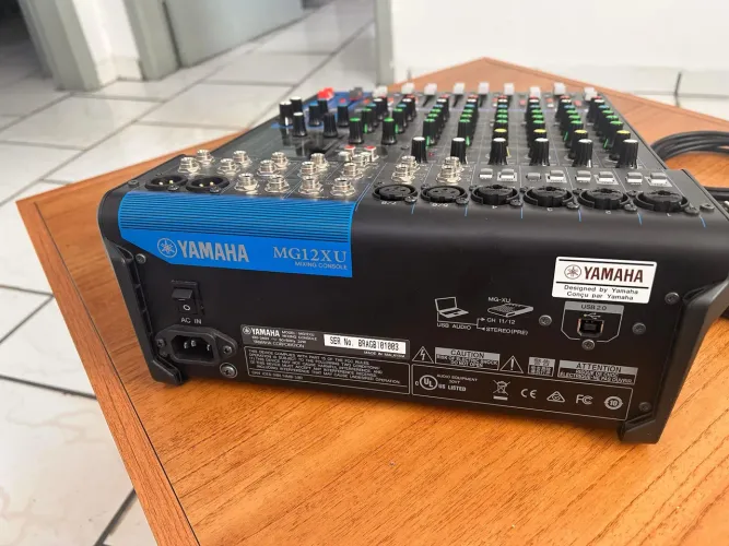 Yamaha MG12XU Original - 12 canais USB com Efeitos