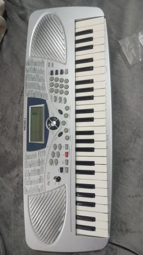 Teclado MEDELI MC 37A 49 teclas LCD - USB, 132 timbres - seminovo
