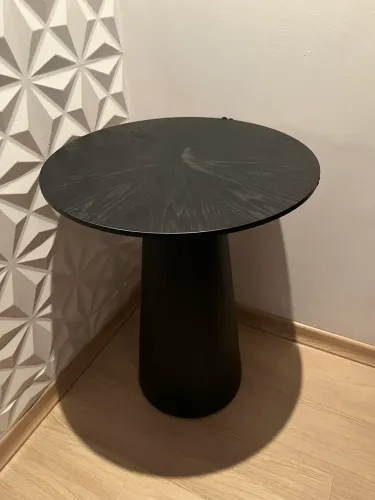 Mesa Lateral Redonda Preta - Etna - Perfeito Estado - R$300