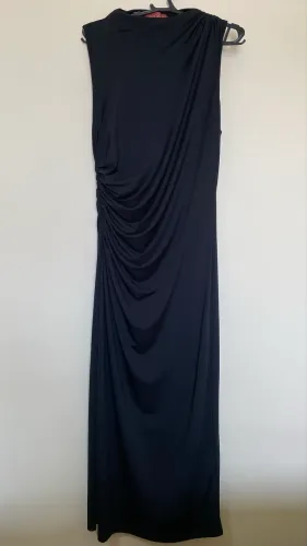 Vestido preto drapeado