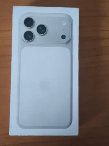 iPhone 17 Pro Max 256 Lacrado! Na cor Silver