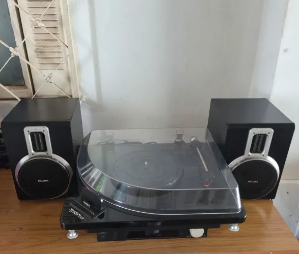 Toca Discos Ion iLP + Amplificador e Caixas