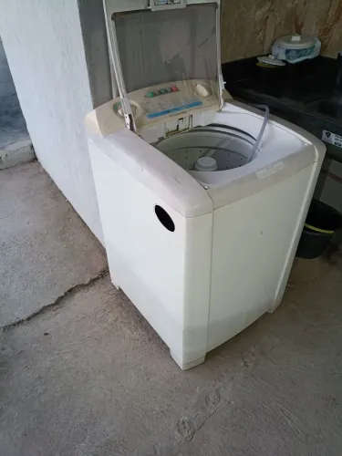 Máquina de lavar 11 kg Eletrolux 220 lava quente e frio muito boa em perf6 estado
