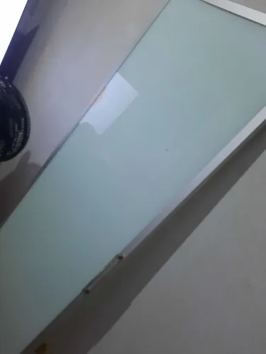 Porta de alumínio com vidro branco