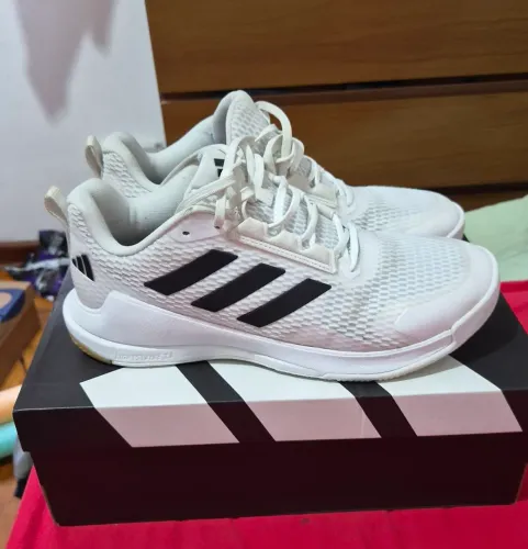 Tênis Adidas Novaflight