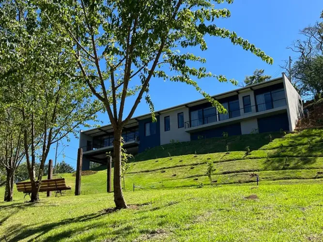 Casa de Alto Padrão 3.400 m no Mirante das Cerejeiras Gonçalves/MG