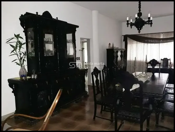 FAZENDA LEITE - SEDE ANOS 60 COM MÓVEIS ANTIGOS ENTALHADOS -