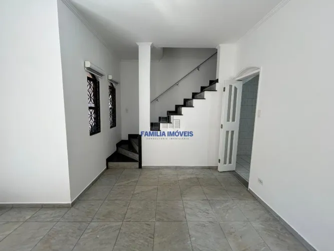 Sobrado à venda 2 quartos quintal 1 vaga Boqueirão Santos/SP