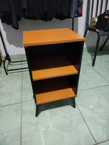 Mesa de cabeceira preta