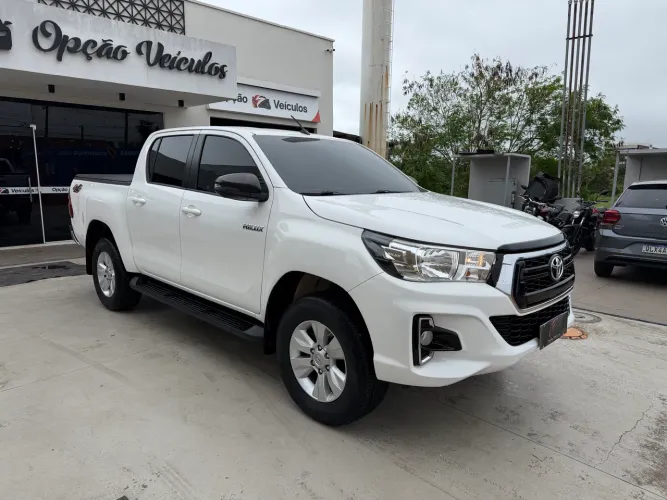 Toyota Hilux CD SR 4X4 2.8 TDI Diesel Aut. 2020