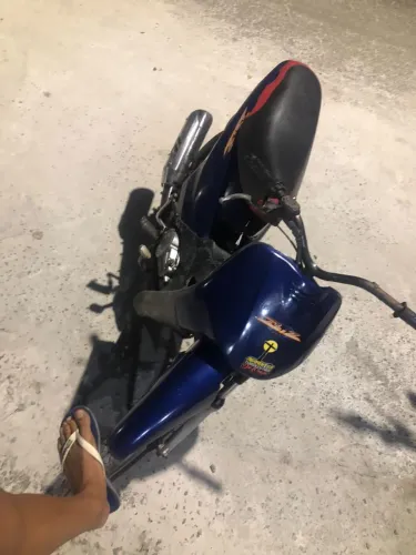 Moto zig com roupa da boa pra sair logo