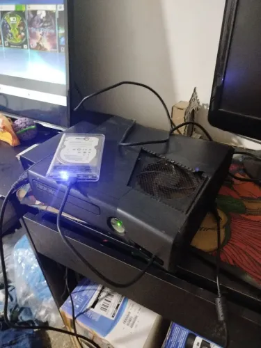 (Sou de Manacapuru) Xbox 360 desbloqueado com 42 jogos + controle com fio