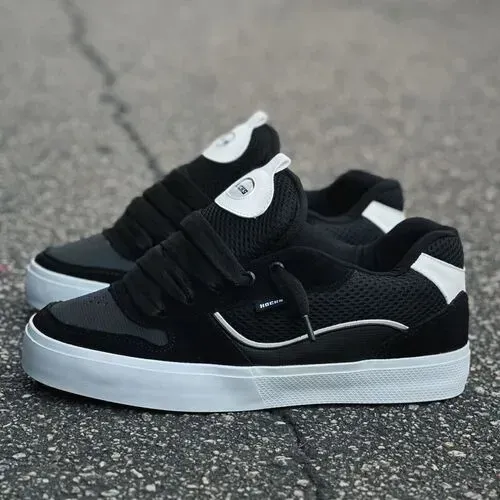 Hoocks puff black and white
