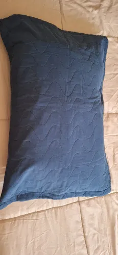 Capa de travesseiro 100% algodão na cor azul marinho