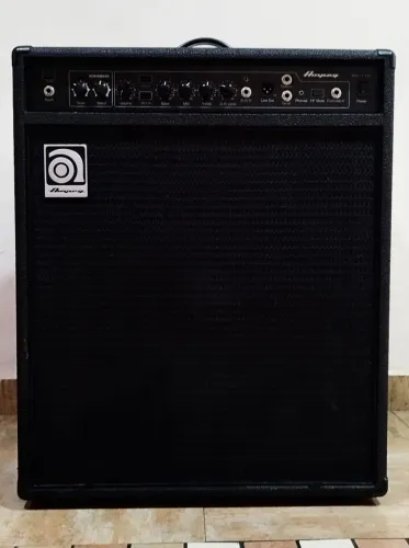 Ampeg BA 115 V2 Combo Amplificador para Contra Baixo 150W