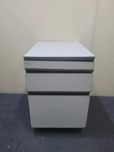 Armarinho com 3 gavetas - dimensões: 40 cm X 63 cm X 54 cm