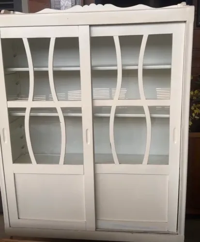 Cristaleira linda clássica