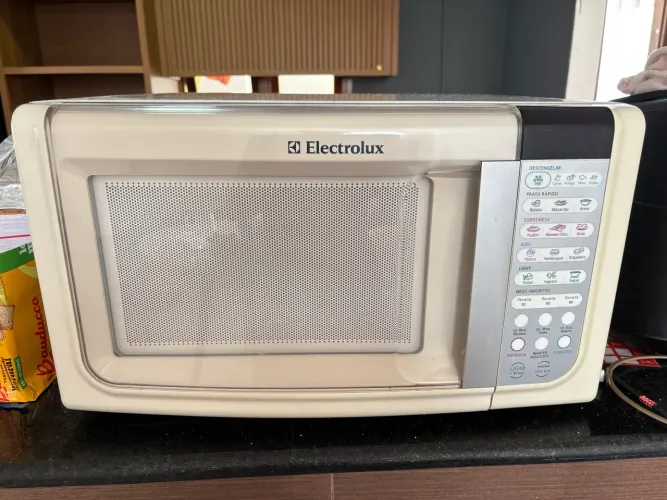 Microondas eletrolux novíssimo