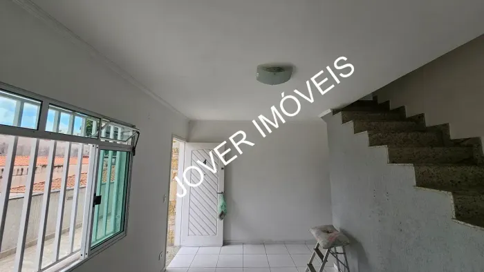 SOBRADO COM 02 DORMITORIOS EM CONDOMINIO FECHADO PARA LOCAÇÃO, A 200 MESTROS DO SHOP ANALI