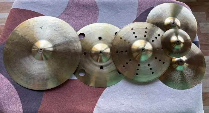Pratos de Bateria à Venda - Ótimo Estado