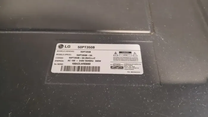 Vendo 2 TVs para retirada de peças, ou consertar.