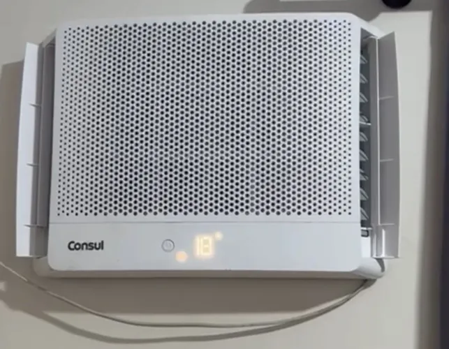 Ar condicionado Consul digital ( com defeito -apemas ventilando )