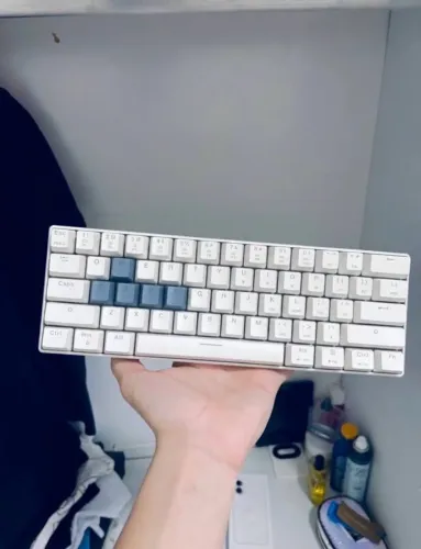 Teclado mecânico GK61