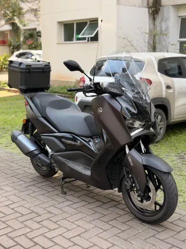 Xmax 300 Connect 