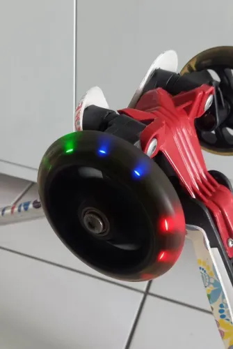 Patinete Spin Skatnet 3 Rodas com LED - Pouco Uso, Impecável!