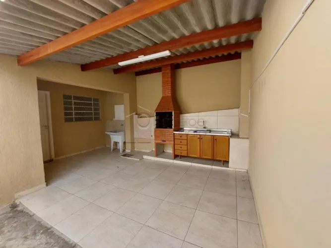 Casa Térrea para Alugar na Ponte São João, Jundiaí - 2 Quartos, Quintal com Churrasqueira