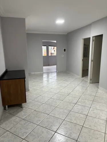 Alugo apartamento três quartos 