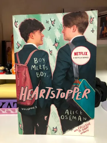 LIVRO: HEARTSTOPPER - VOLUME 1 (ALICE OSEMAN) INGLÊS