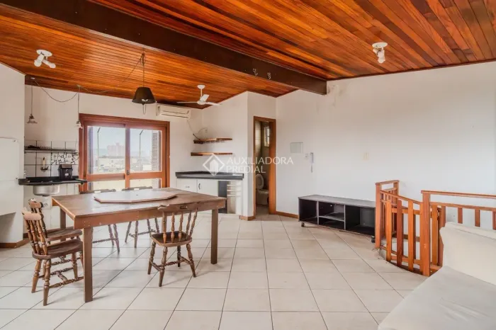 Apartamento cobertura à venda no bairro Azenha com 150 m² e 3 dormitórios/quartos