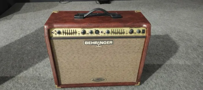 Amplificador Behringer Ultracoustic ACX900