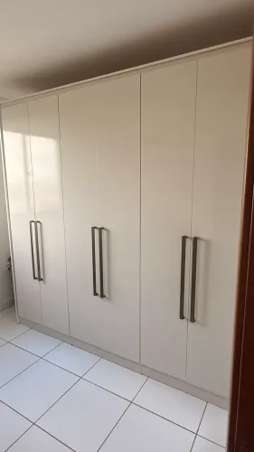 Guarda-roupa 6 portas