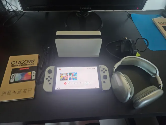 Nintendo Switch OLED Branco 64GB + Película Extra + Headphone Bluetooth