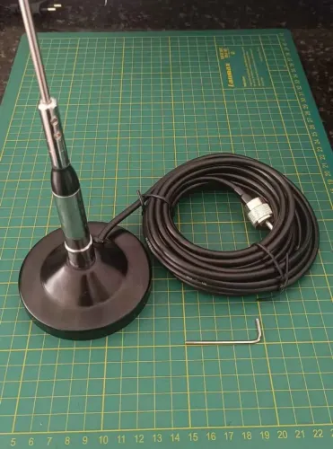 ANTENA NAGOYA VHF/UHF COMPLETA C/BASE MAGNÉTICA 5M CABO COAXIAL.