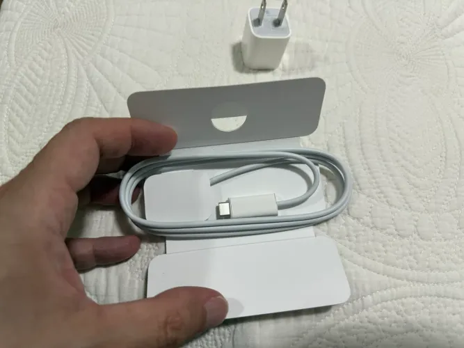 Carregador Apple Watch USB-C + Brinde Fonte 5 watts USB-A Originais Apple