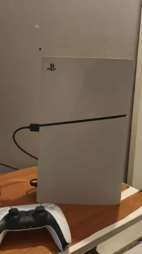 ? PlayStation 5 Slim PS5 - Mídia Física e Digital + Jogo + 1 controle