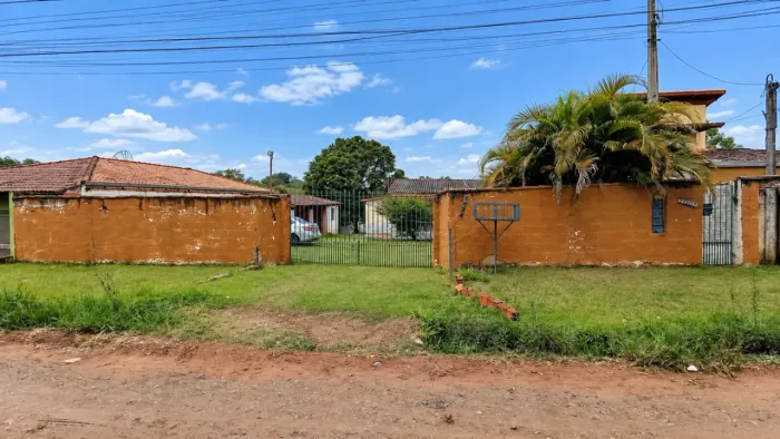 Chácara de 1.000 m² com 4 Dormitórios, Edícula e Ampla Área Verde em Araçoiaba da Serra