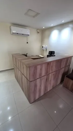 Balcão recepção formato em L