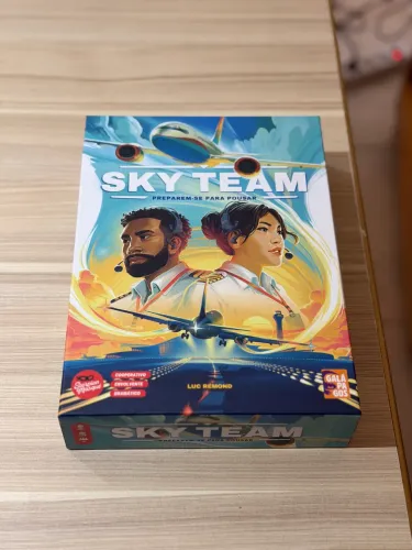 Jogo de tabuleiro SKY Team + expansão.