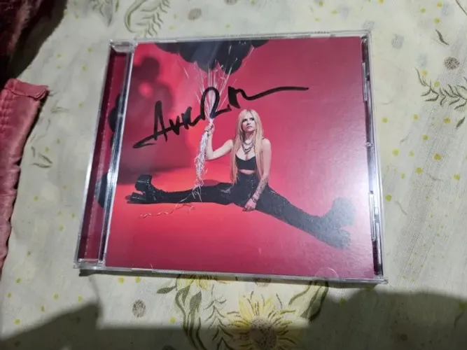 CD Autografado Avril Lavigne 
