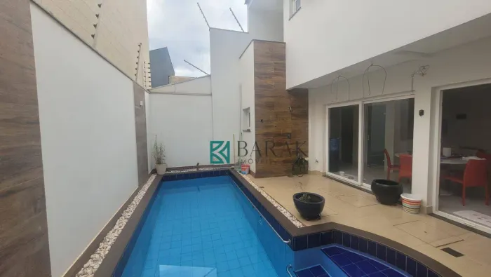 Sobrado com 4 dormitórios à venda, 242m² por R$ 1.380.000 - Jardim Paris - Maringá/PR