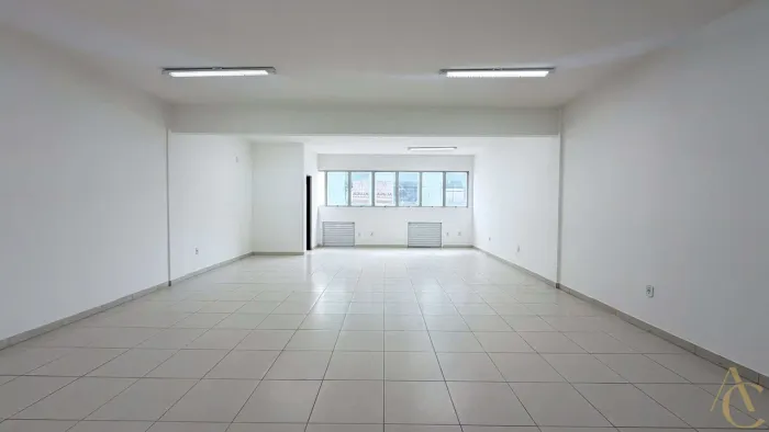 Sala para alugar - 77,12m² - Campinas | São José, SC.