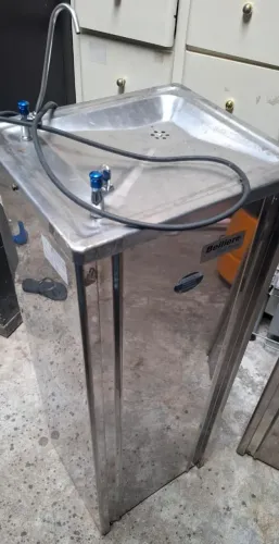 Bebedouro UNICO TESTE FEITO LIGADO NA TOMADA MOTOR FUNCIONANDO VENDO NO ESTADO 