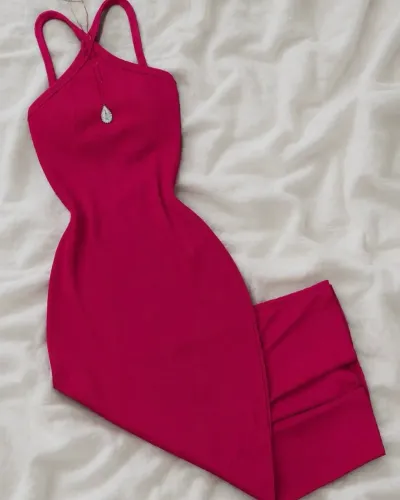 Vestido Canelado Alça Cruzada, Aberto nas Costas ? TAM ÚNICO