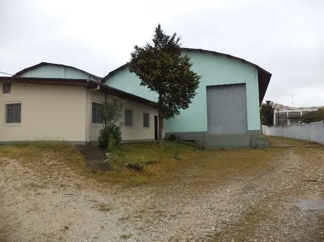 Amplo barracão no Fanny