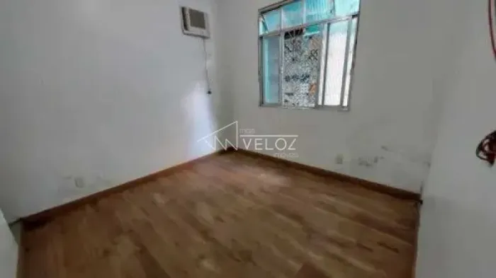 Casa de rua : Sobrado / Residencial / Catumbi